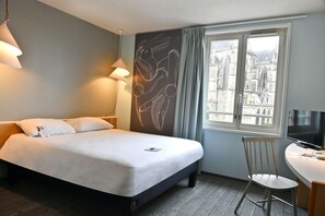 Standaard tweepersoonskamer, 1 tweepersoonsbed | Een bureau, geluiddichte muren, een strijkplank/strijkijzer, gratis wifi