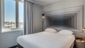 Standard Double Room, 1 Double Bed | Desk, soundproofing, iron/ironing board, free WiFi