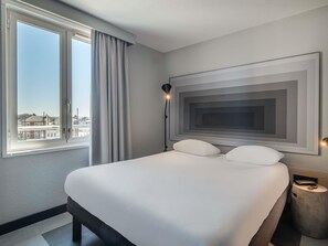 Quarto casal standard, 1 cama de casal | Escrivaninha, quartos à prova de som, ferros/tábuas de passar roupa