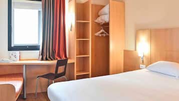 Bureau, chambres insonorisées, fer et planche à repasser, Wi-Fi gratuit