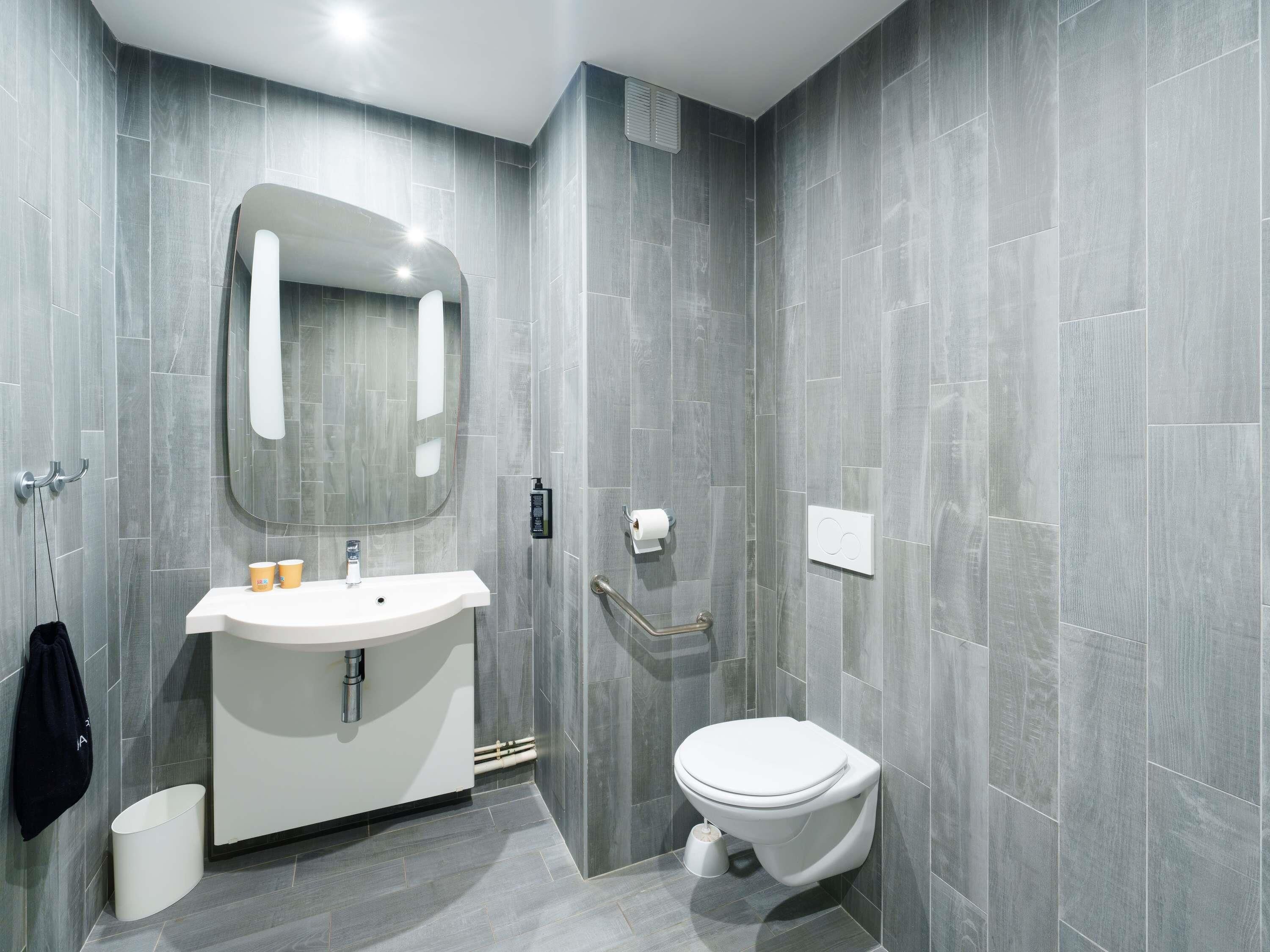 standard room, 2 single beds | desk, soundproofing, iron/ironing board, free wifi