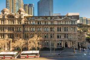 ตู้นิรภัยในห้องพัก, ผ้าม่านกันแสง, เตารีด/โต๊ะรีดผ้า, Wi-Fi ฟรี