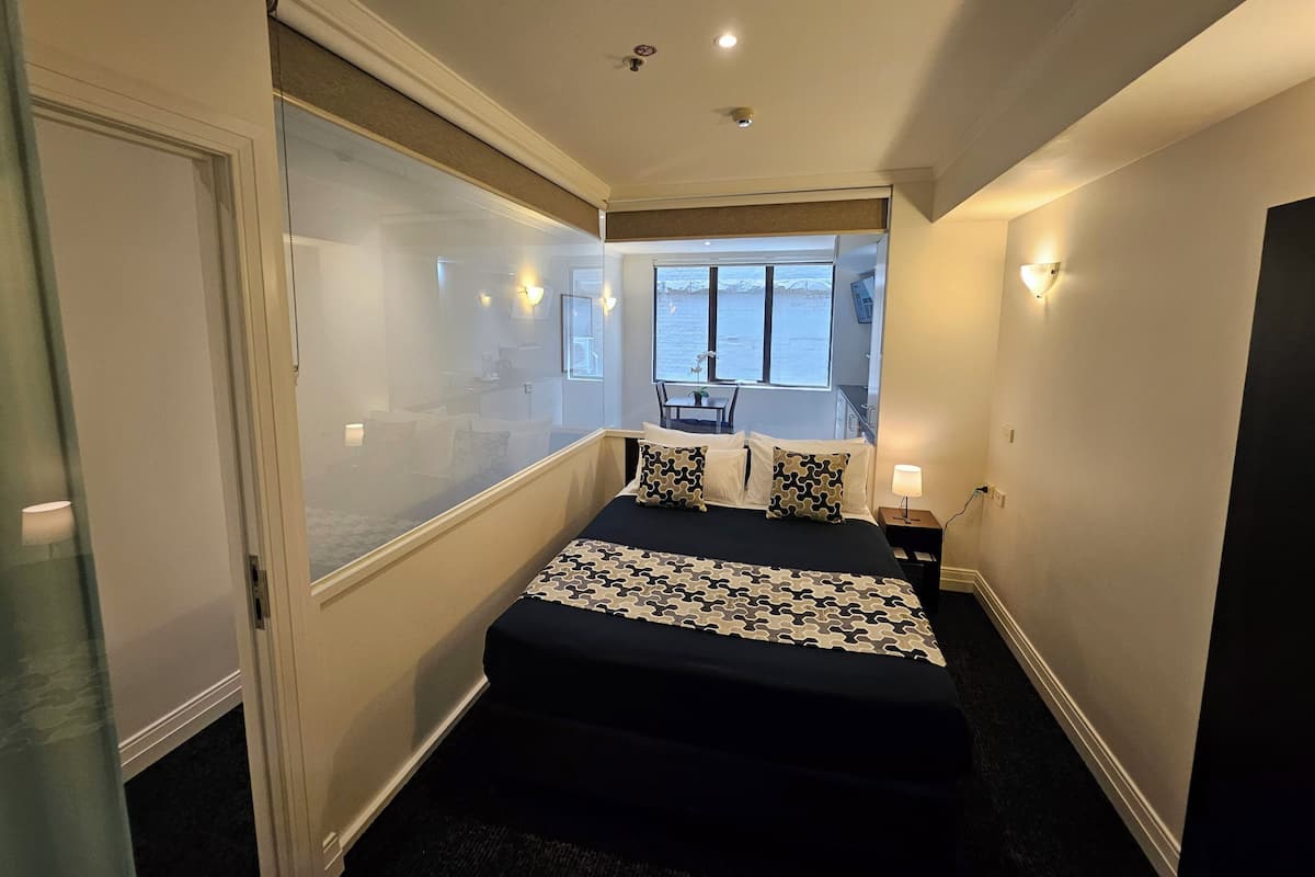 Executive Room | In-room safe, blackout curtains, iron/ironing board, free WiFi