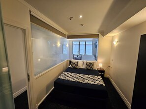West Executive Room | In-room safe, blackout drapes, iron/ironing board, free WiFi