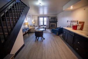 Executive Room | Iron/ironing board, free WiFi, bed sheets, wheelchair access