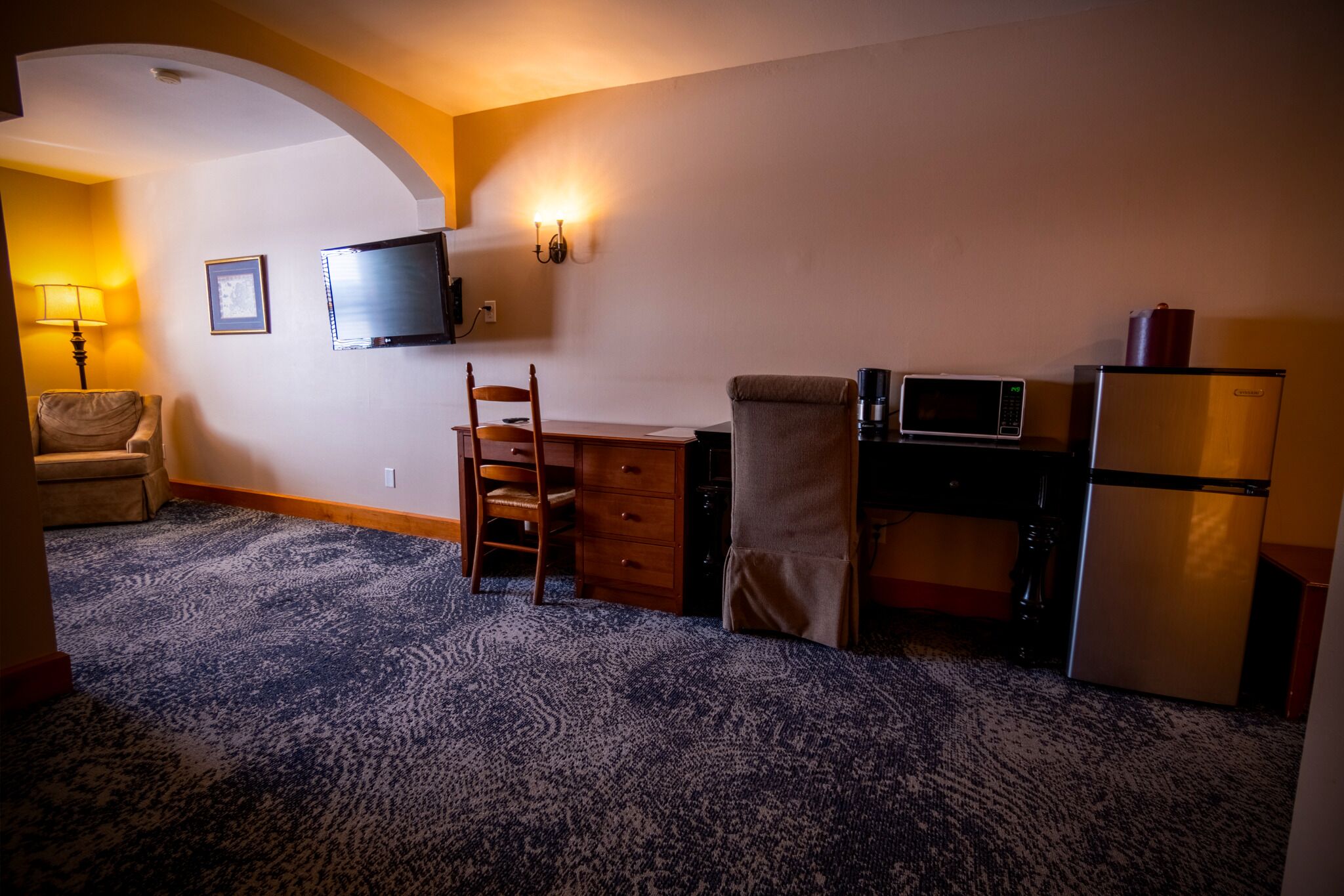deluxe queen room | 1 bedroom, laptop workspace, iron/ironing board, free wifi