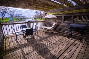 Kamar Khas, 1 Tempat Tidur Queen, dapur, pemandangan sungai | Ruang kerja ramah laptop, setrika/meja setrika, dan Wi-Fi gratis