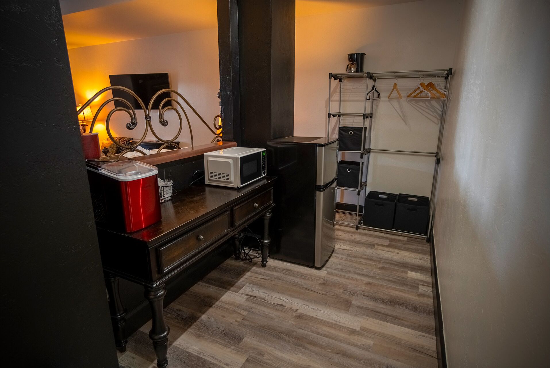 signature room, 1 king bed, patio, river view | 1 bedroom, laptop workspace, iron/ironing board, free wifi