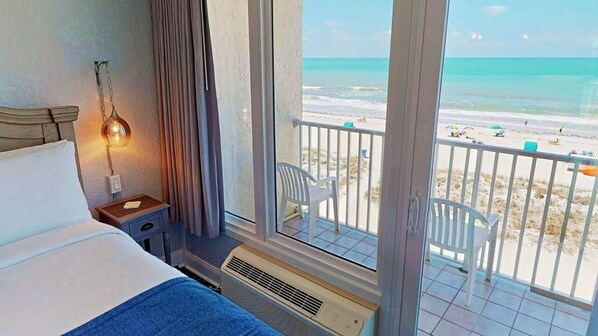 Executive Room, 1 King Bed, Ocean View (516) | Balcony view