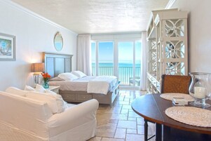 Premium bedding, in-room safe, individually decorated