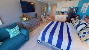 Premium bedding, in-room safe, individually decorated - Island Inn Beach Resort (Treasure Island)