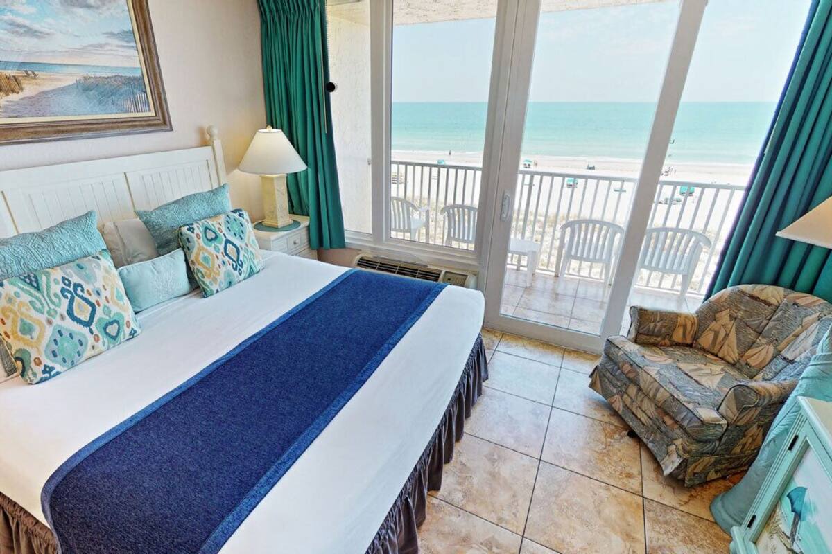 501 - Standard King Ocean View | Premium bedding, in-room safe, blackout drapes, iron/ironing board