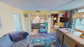 Living area - Island Inn Beach Resort (Treasure Island)