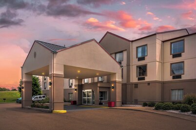Red Roof Inn & Suites Vicksburg