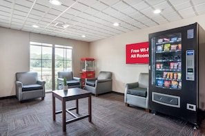 Lobby - Red Roof Inn PLUS+ & Suites Vicksburg (Vicksburg)