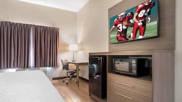 Deluxe Room, 1 King Bed, Accessible (Roll-In Shower, Smoke Free) | Desk, laptop workspace, free cots/infant beds, free WiFi