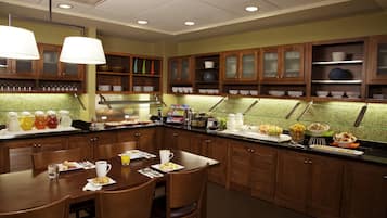 Free buffet breakfast on weekdays