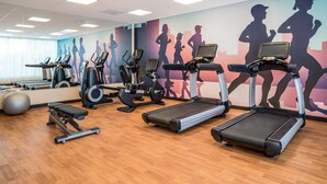 A gym with treadmills, elliptical machines, and a rowing machine. - Hyatt Place Atlanta Downtown (Atlanta)
