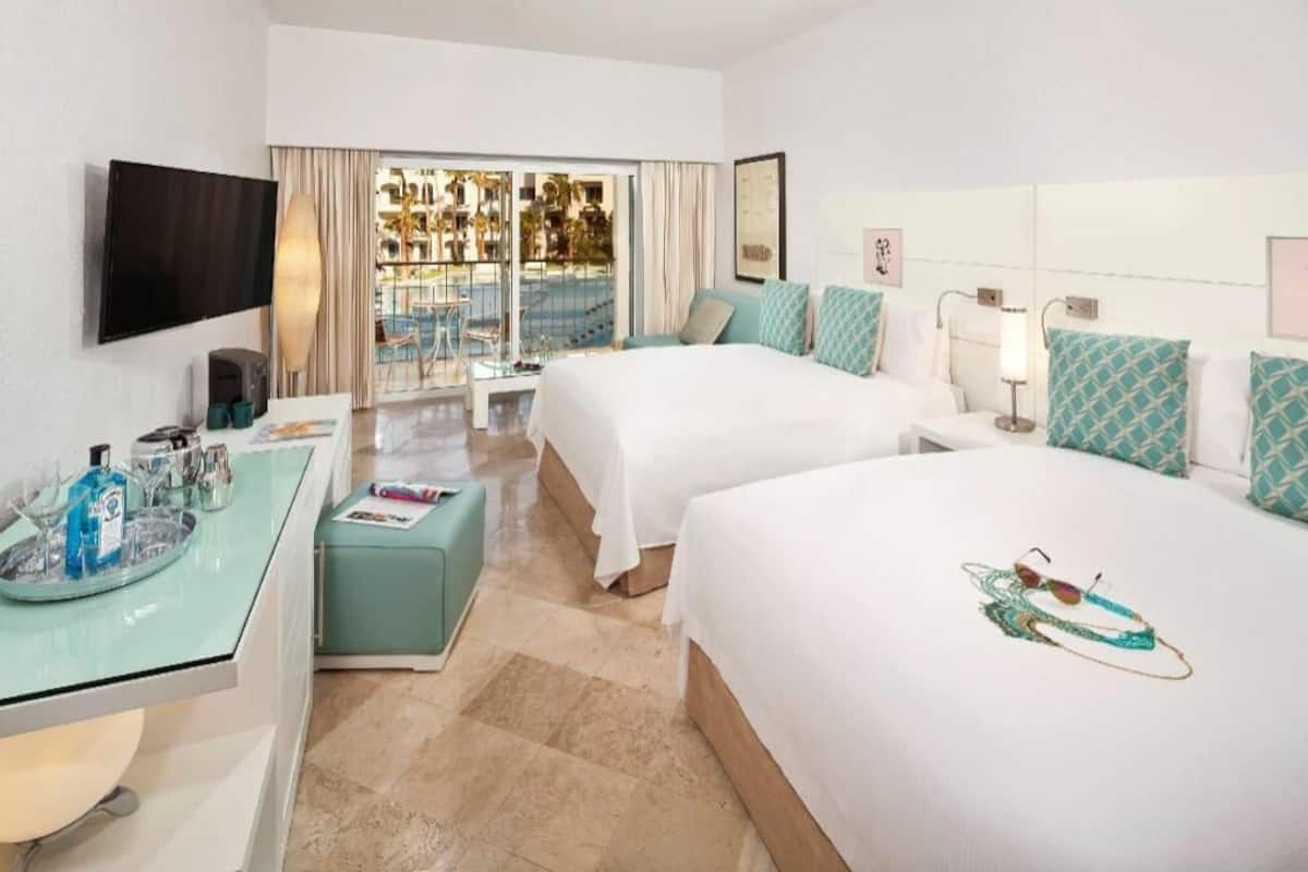 Egyptian cotton sheets, premium bedding, down comforters, pillowtop beds