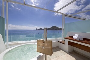 Extra ME+ Junior Suite Beach Front and Hot Tub | Banheira de hidromassagem particular