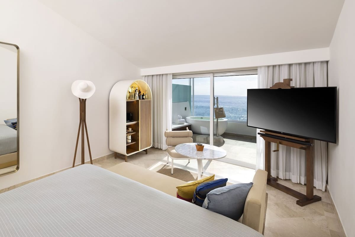 Egyptian cotton sheets, premium bedding, down comforters, pillowtop beds