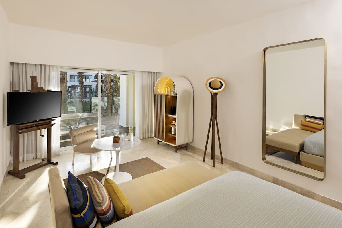 Egyptian cotton sheets, premium bedding, down comforters, pillowtop beds