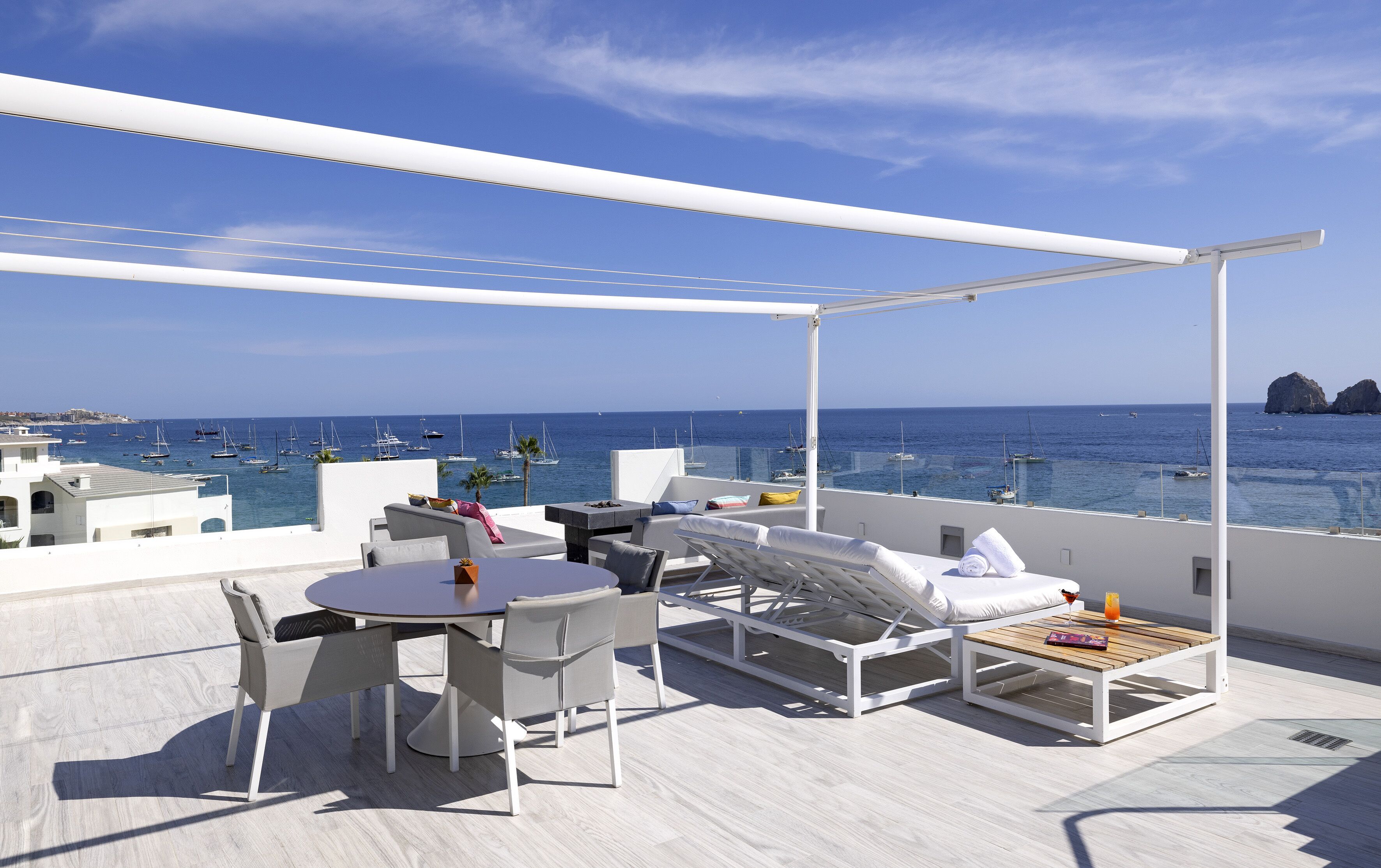 Beyond ME+ Suite with Hot Tub and Terrace | Terraza o patio