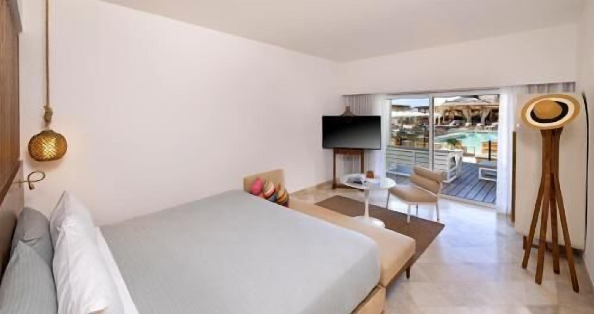 Egyptian cotton sheets, premium bedding, down comforters, pillowtop beds