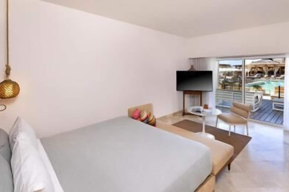 Egyptian cotton sheets, premium bedding, down comforters, pillowtop beds