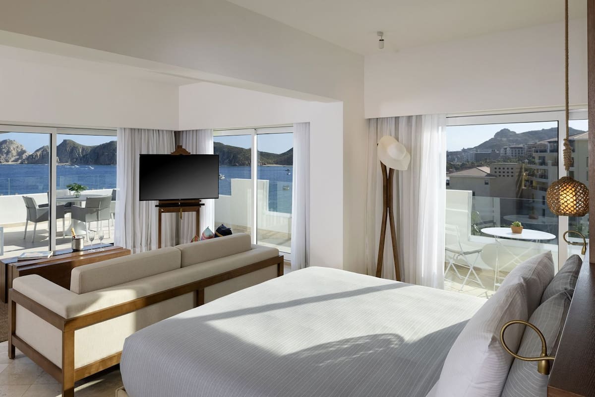 Egyptian cotton sheets, premium bedding, down comforters, pillowtop beds