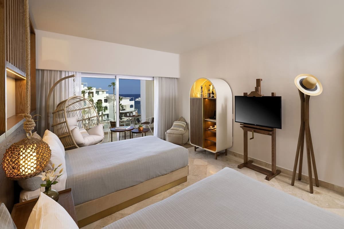 Egyptian cotton sheets, premium bedding, down comforters, pillowtop beds