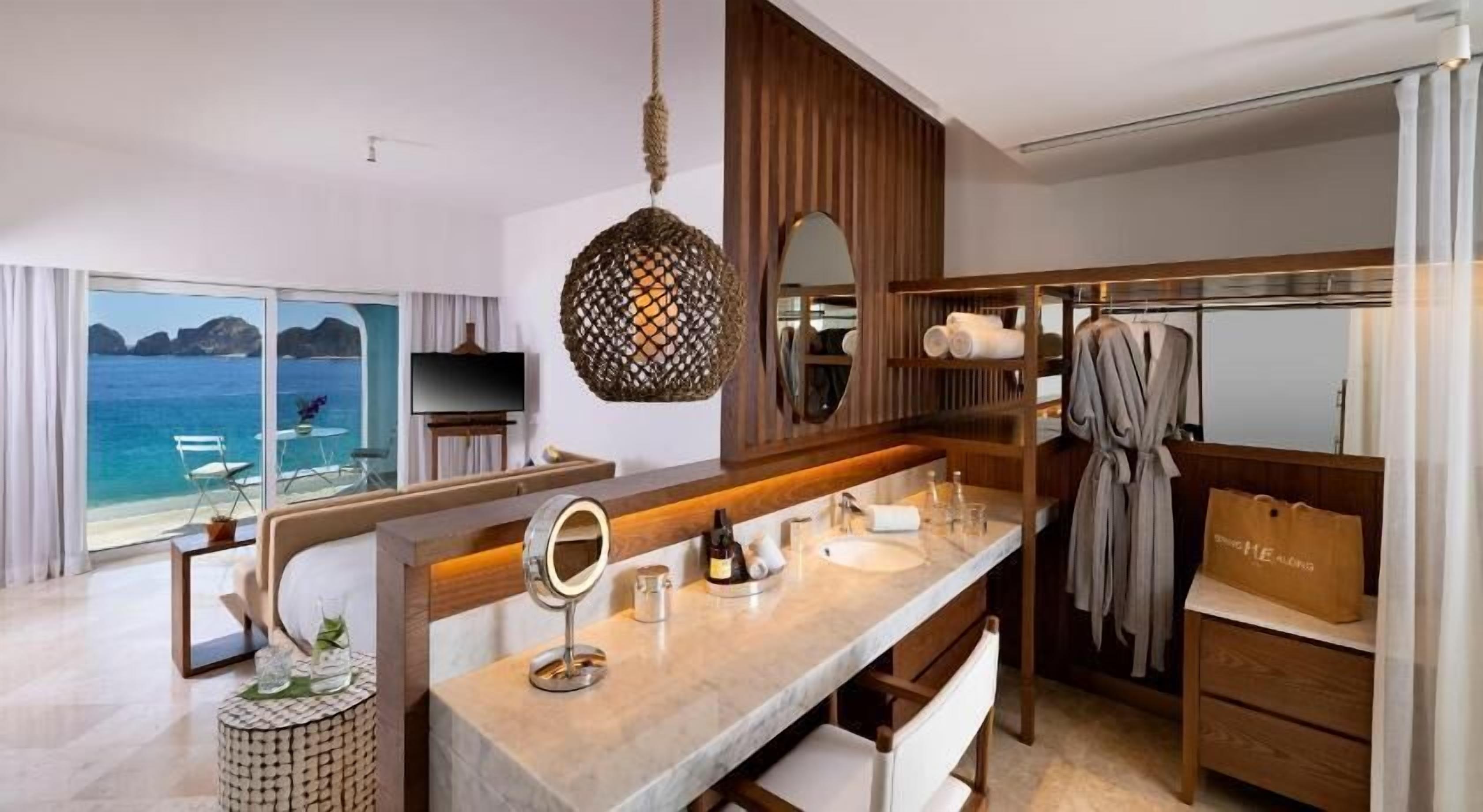 Egyptian cotton sheets, premium bedding, down comforters, pillowtop beds