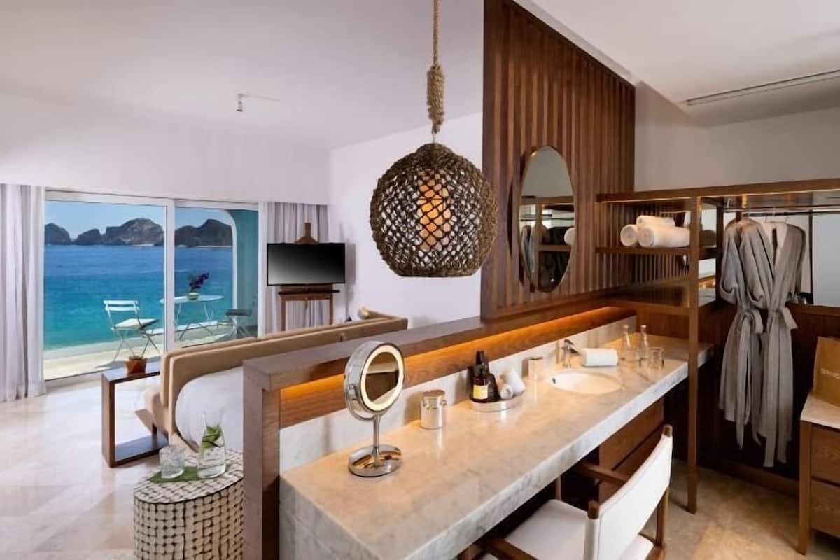 Egyptian cotton sheets, premium bedding, down comforters, pillowtop beds