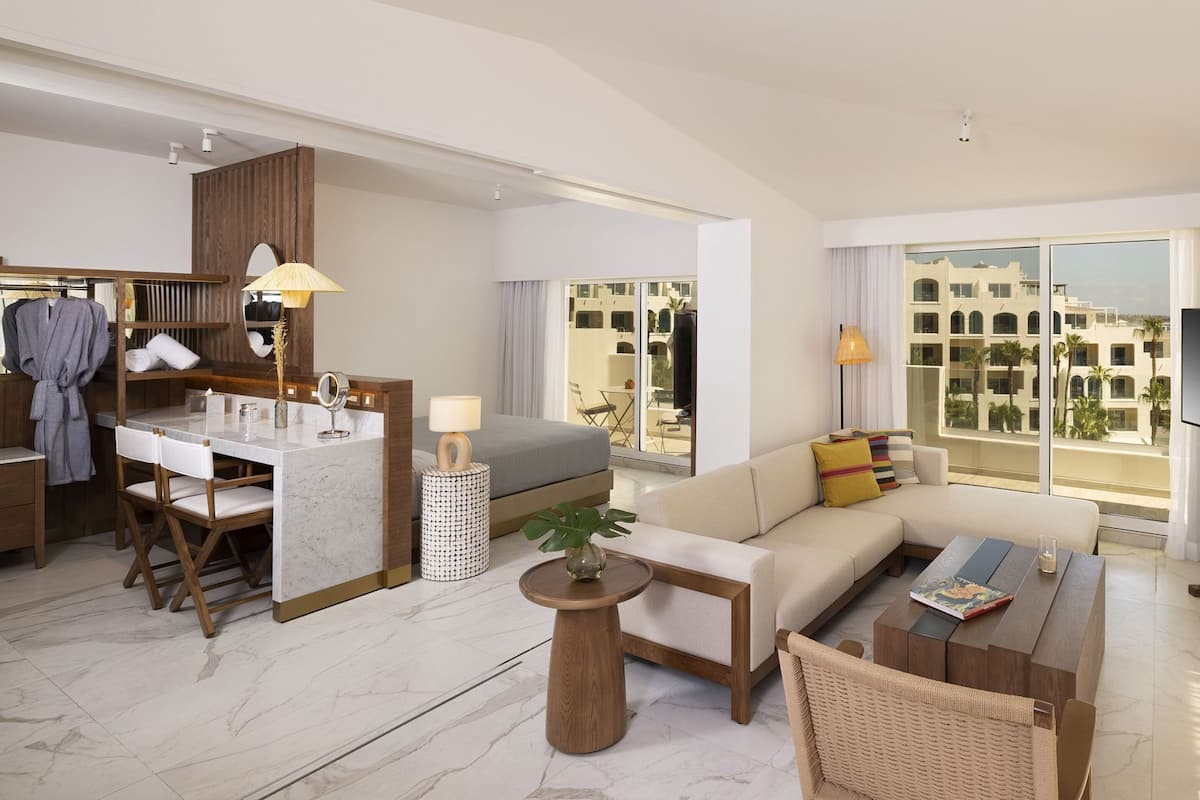 Egyptian cotton sheets, premium bedding, down comforters, pillowtop beds