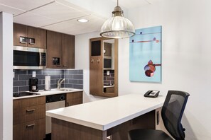 In-room safe, desk, laptop workspace, iron/ironing board