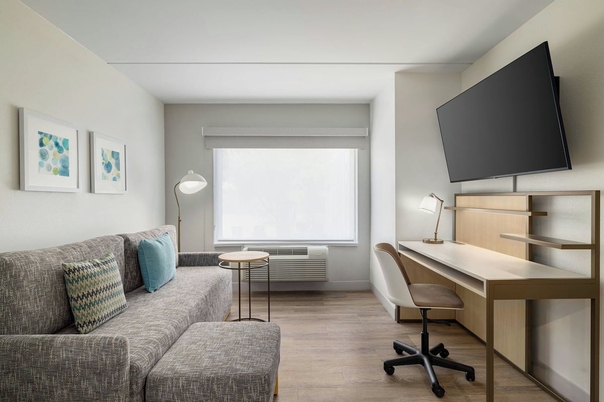 Suite, 1 Bedroom | Living room | 40-inch flat-screen TV with cable channels, streaming services