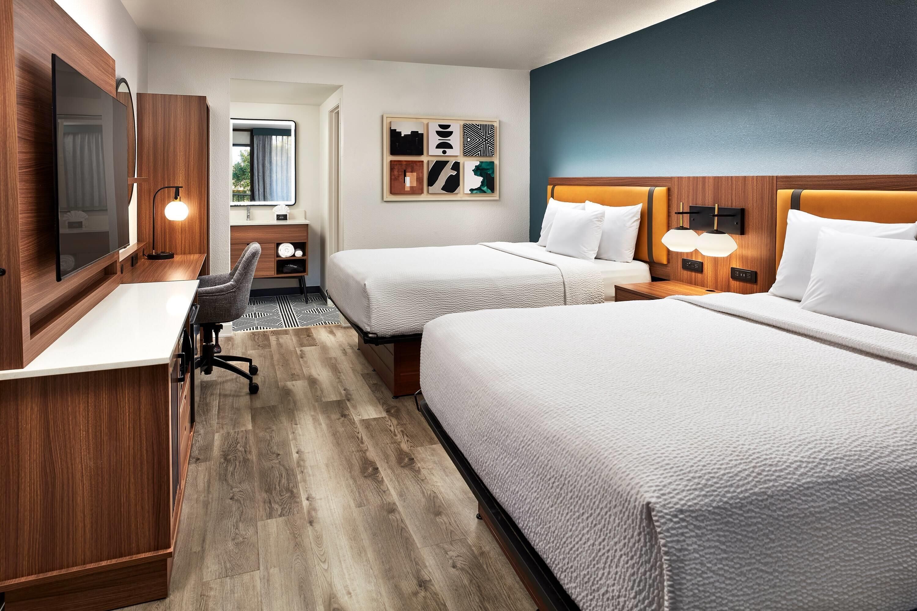 مكتب ومكواة/لوح كي وأسرّة أطفال/رضّع (مجانًا) وواي فاي مجانًا