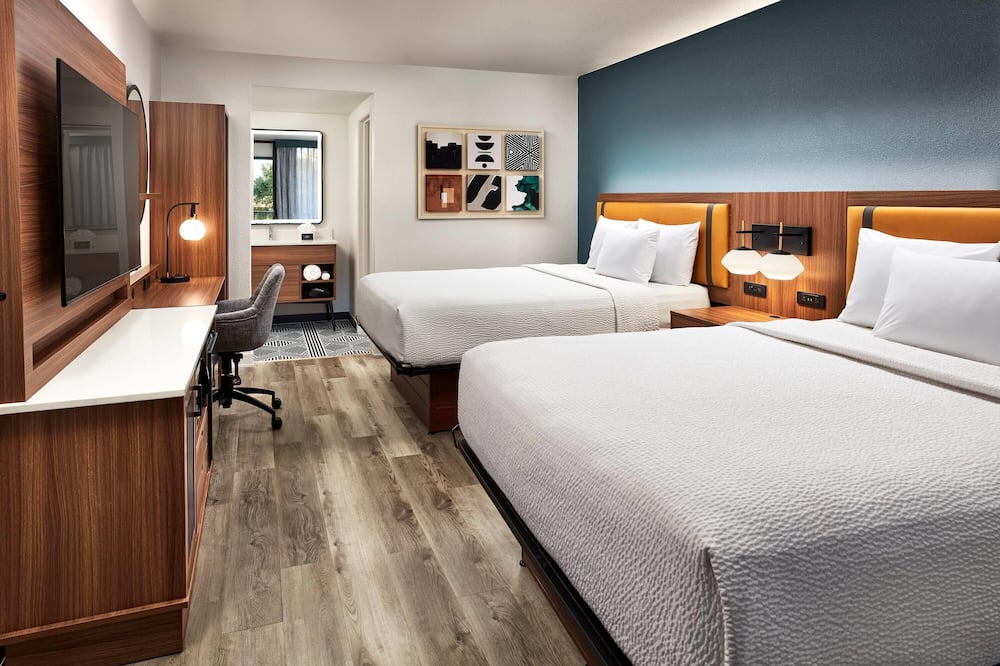 La Quinta Inn & Suites by Wyndham Thousand Oaks-Newbury Park