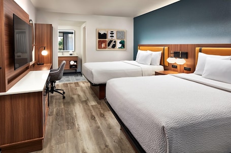 Escritorio, tabla de planchar con plancha y cunas gratuitas . La Quinta Inn & Suites by Wyndham Thousand Oaks-Newbury Park