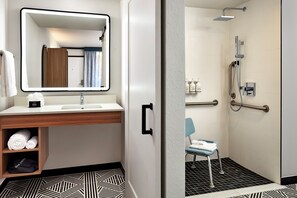 Room, 1 Queen Bed, Accessible, Non Smoking (Mobility Accessible) | Desk, iron/ironing board, free cots/infant beds, free WiFi - La Quinta Inn & Suites by Wyndham Thousand Oaks-Newbury Park (Thousand Oaks)