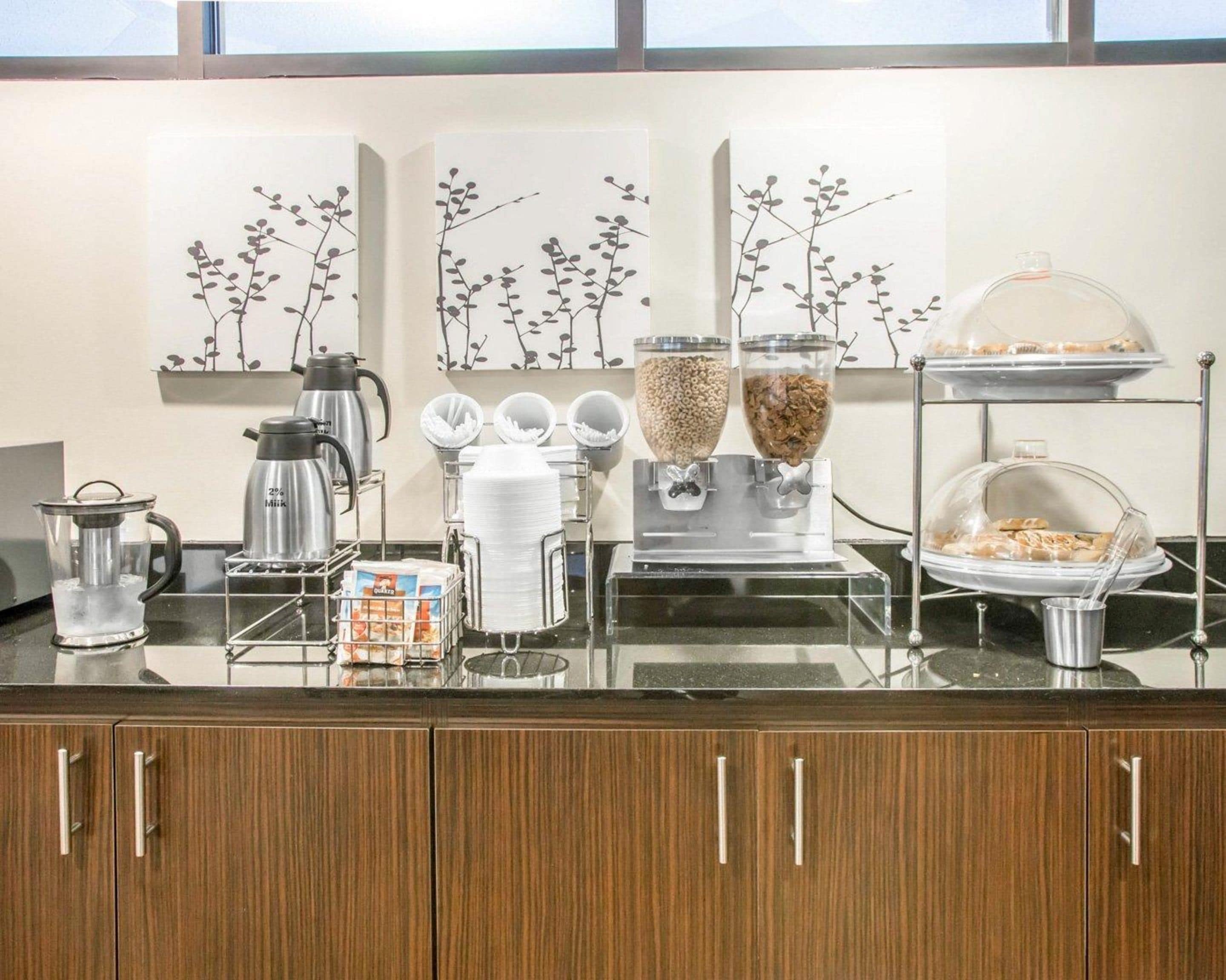 free buffet breakfast