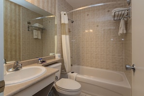 Room, 1 Double Bed, Non Smoking | Bathroom | Combined shower/tub, free toiletries, hair dryer, towels