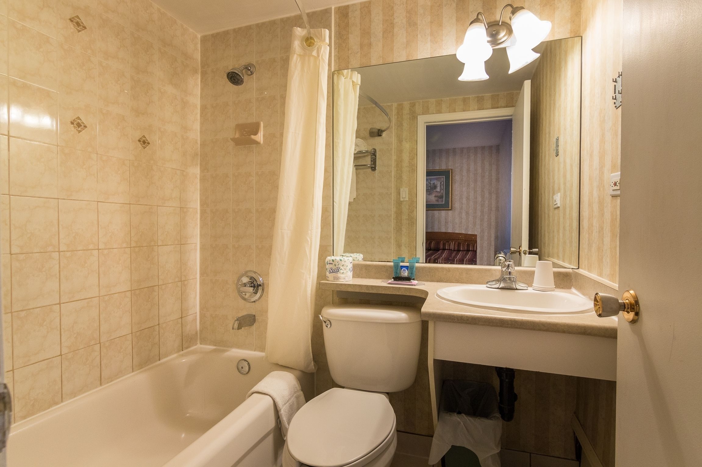 Photo - Canadas Best Value Inn Chinook Station