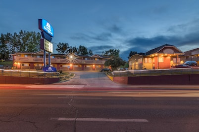 Canadas Best Value Inn Calgary Chinook Station