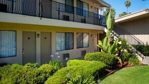 Exterior - Ramada Hotel & Conference Center by Wyndham San Diego North (San Diego)