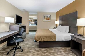 Premium bedding, in-room safe, laptop workspace, iron/ironing board
