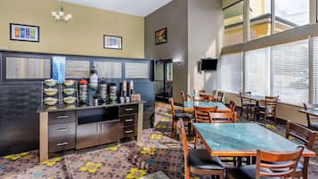 Ilmainen päivittäinen itsepalveluaamiainen