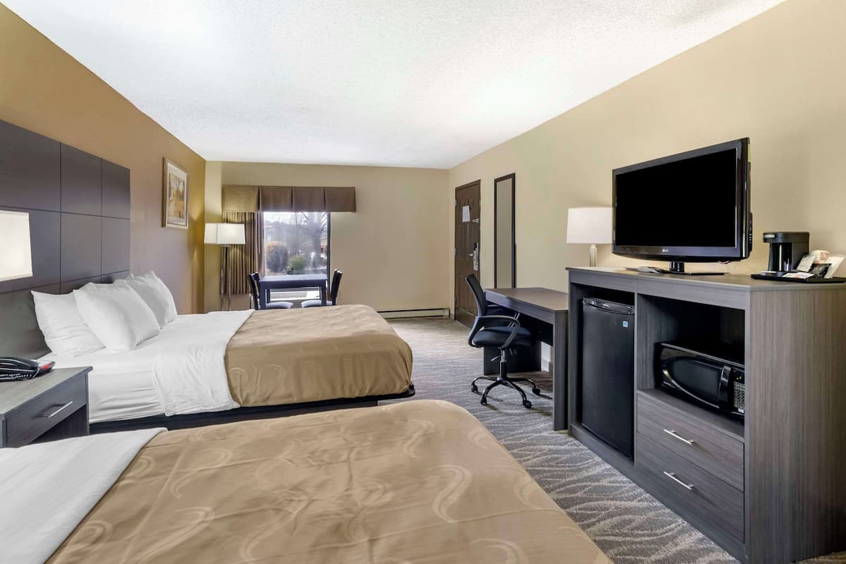 Premium bedding, in-room safe, laptop workspace, iron/ironing board