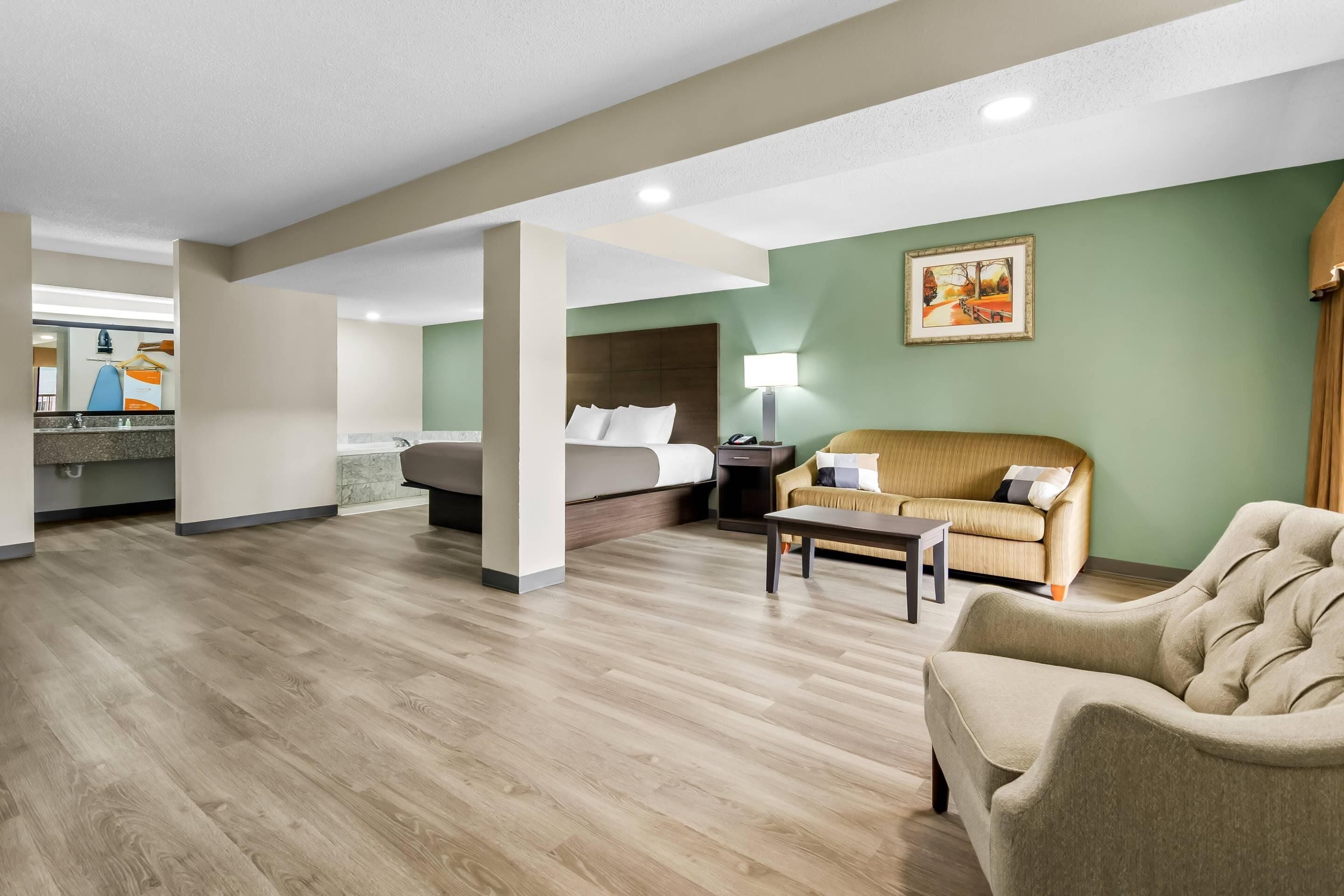 套房, 1 張特大雙人床, 非吸煙房 | 高級寢具、客房內保險箱、筆電工作空間、熨斗/熨衣板