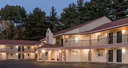 Howard Johnson by Wyndham Lenox